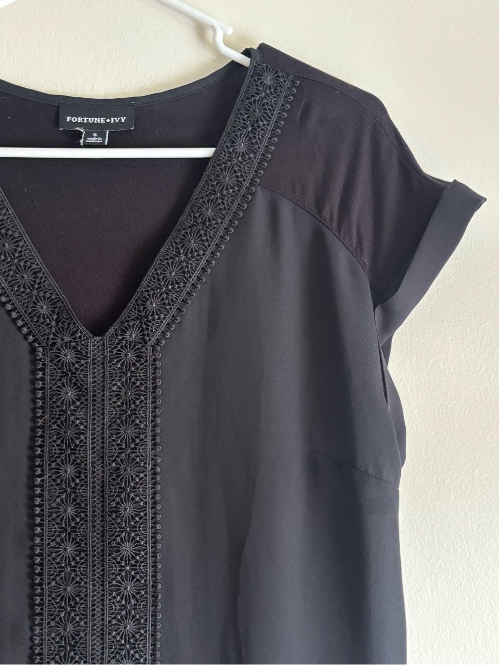 Fortune + Ivy Black V-Neck Embroidered Short Sleeve Blouse